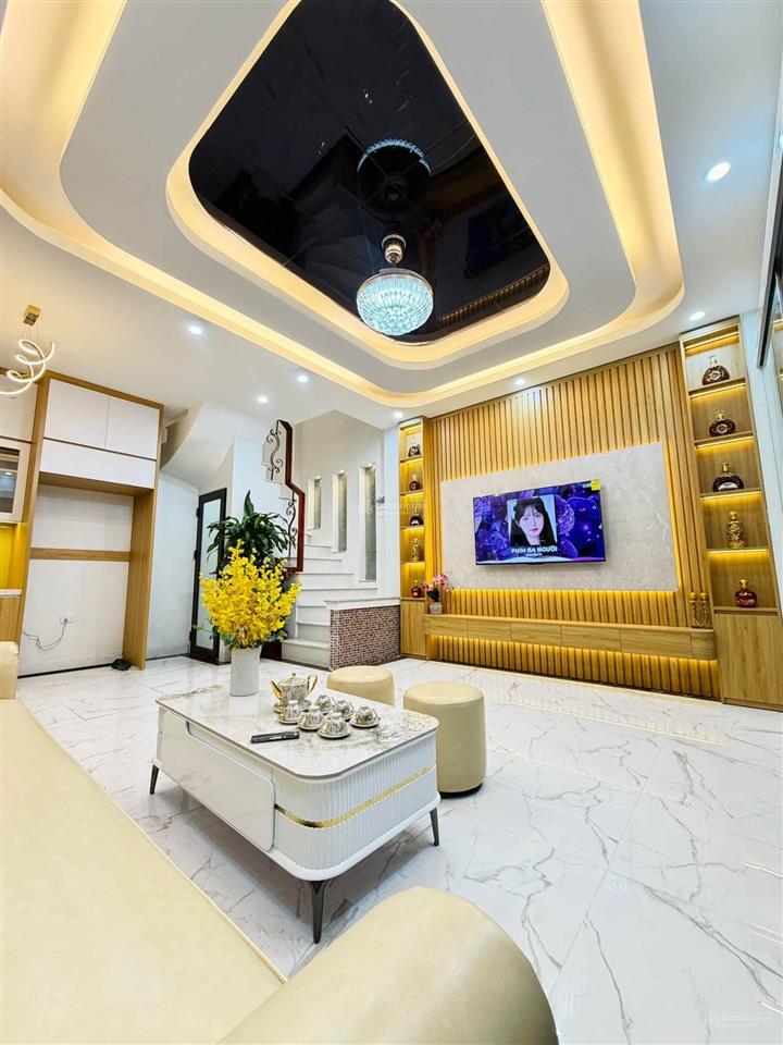 Gần ô tô tránh minh khai, nhà mới kính koong, ngõ nông thông, thang máy, 2 thoáng. 42m*5t* 7,9 tỷ.