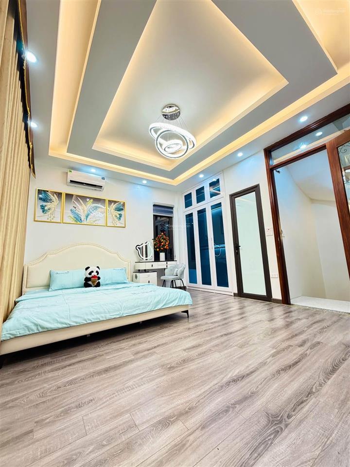 Gần ô tô tránh minh khai, nhà mới kính koong, ngõ nông thông, thang máy, 2 thoáng. 42m*5t* 7,9 tỷ.