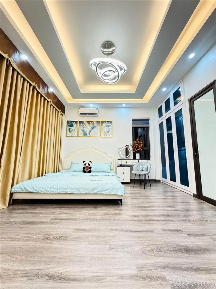 Gần ô tô tránh minh khai, nhà mới kính koong, ngõ nông thông, thang máy, 2 thoáng. 42m*5t* 7,9 tỷ.