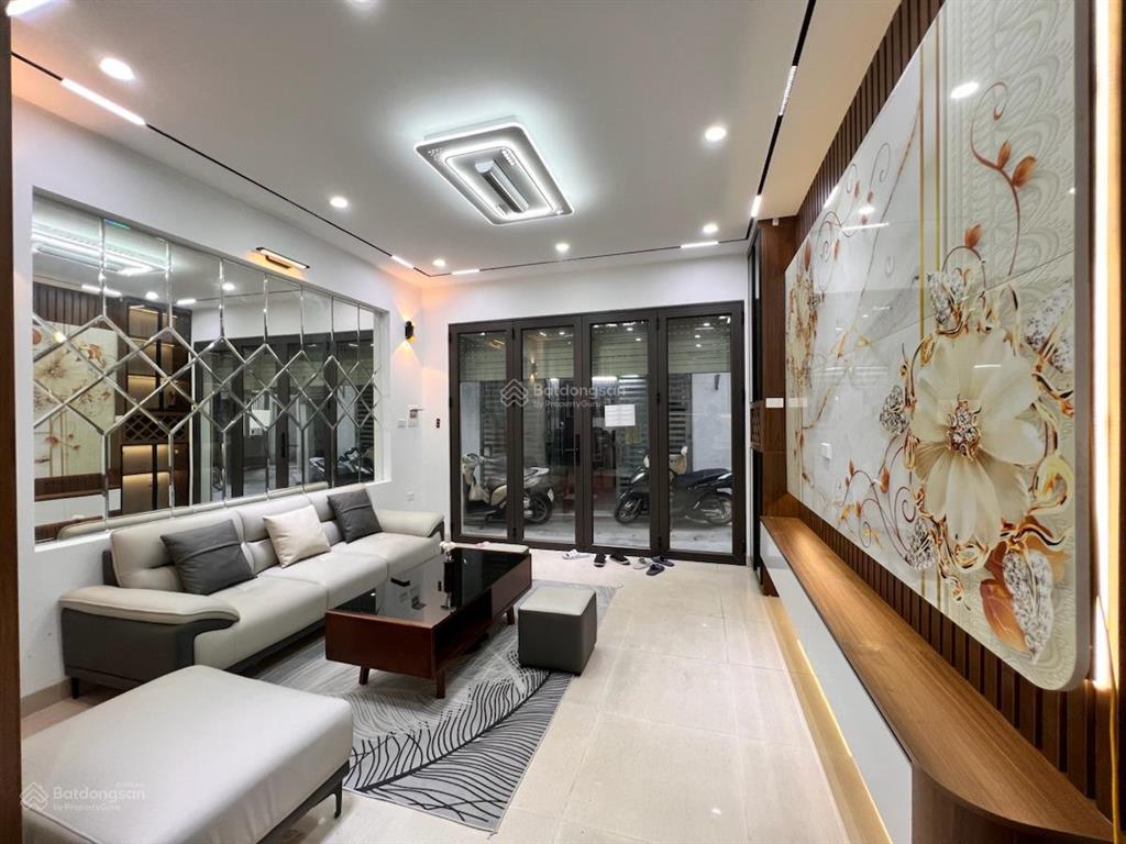 Gần ô tô phố hồng mai, nhà mới phân lô đẹp, 10m ra ô tô tránh, tặng nt xịn, 35m*6t giá 6,35 tỷ.