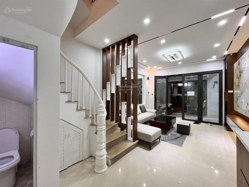 Gần ô tô phố hồng mai, nhà mới phân lô đẹp, 10m ra ô tô tránh, tặng nt xịn, 35m*6t giá 6,35 tỷ.