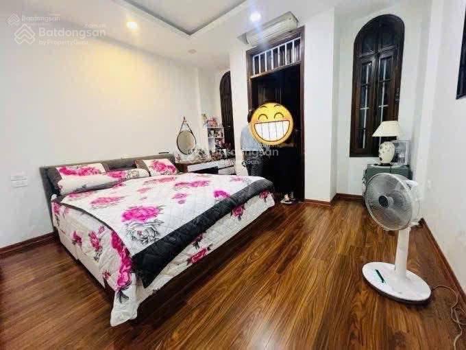 Ô tô đỗ cổng phố kim ngưu, phân lô, 15m ra ô tô tránh, ngõ thông thông kinh doanh, 47m*6t giá 8 tỷ.