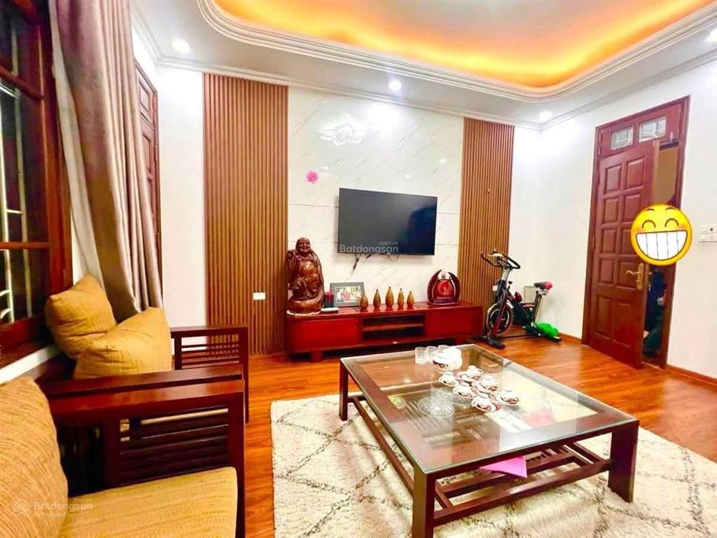 Ô tô đỗ cổng phố kim ngưu, phân lô, 15m ra ô tô tránh, ngõ thông thông kinh doanh, 47m*6t giá 8 tỷ.