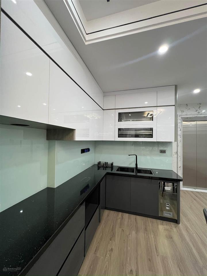 Cực hiếm nhà minh khai, thang máy, ô tô đỗ cửa, tặng nội thất xịn, nhà mới. 36m*5t, giá 7,5 tỷ.