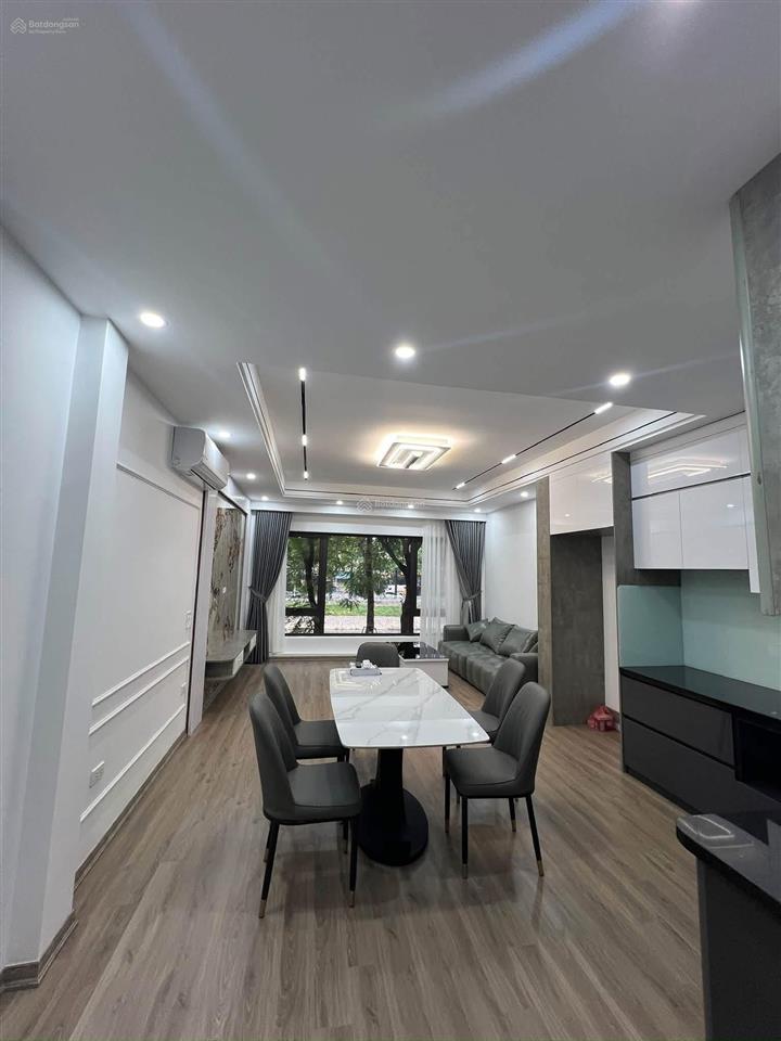 Cực hiếm nhà minh khai, thang máy, ô tô đỗ cửa, tặng nội thất xịn, nhà mới. 36m*5t, giá 7,5 tỷ.