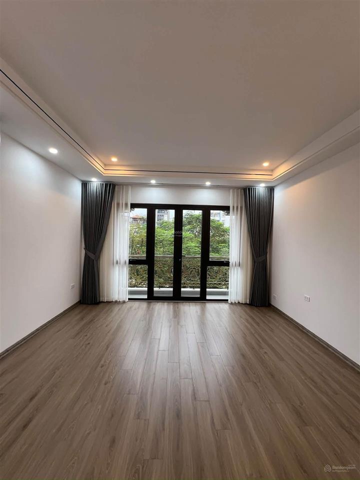 Cực hiếm nhà minh khai, thang máy, ô tô đỗ cửa, tặng nội thất xịn, nhà mới. 36m*5t, giá 7,5 tỷ.