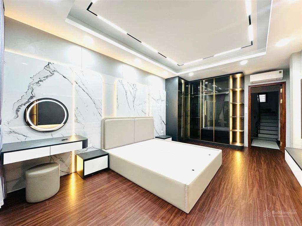 Ô tô trong nhà minh khai, thang máy, nhà mới, tặng full nt xịn, phân lô 2 thoáng 55m*6t* 10,95 tỷ