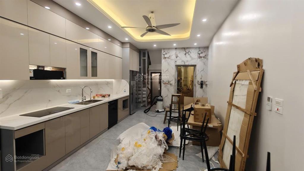 Ngõ to như phố minh khai, thang máy, nhà mới, chủ tặng full nt, thang máy, dt 41m*6t, giá 9.9 tỷ.