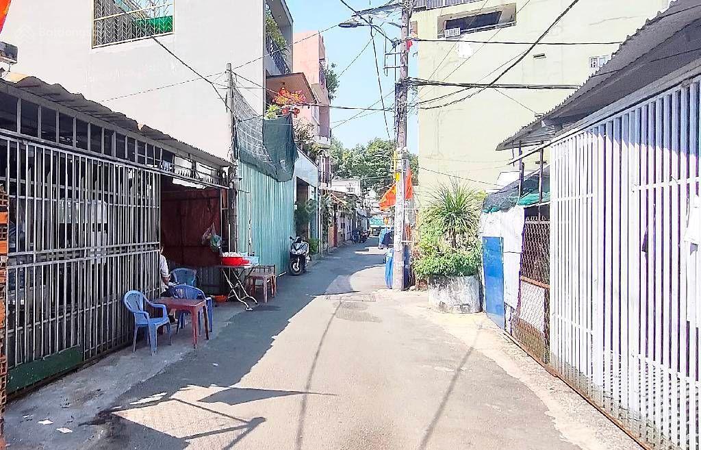 Bán đất tặng nhà gần mt quang trung chợ hạnh thông tây 96 m2 ngang (6.4x15.4) mà có 9.9 tỷ còn tl