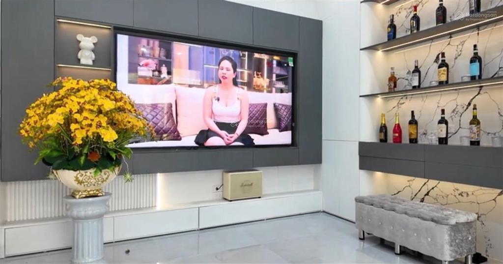 Nhà đẹp mới tinh 7 tầng thang máy  gara oto ngay cạnh aeon cổ linh long biên  12 tỷ