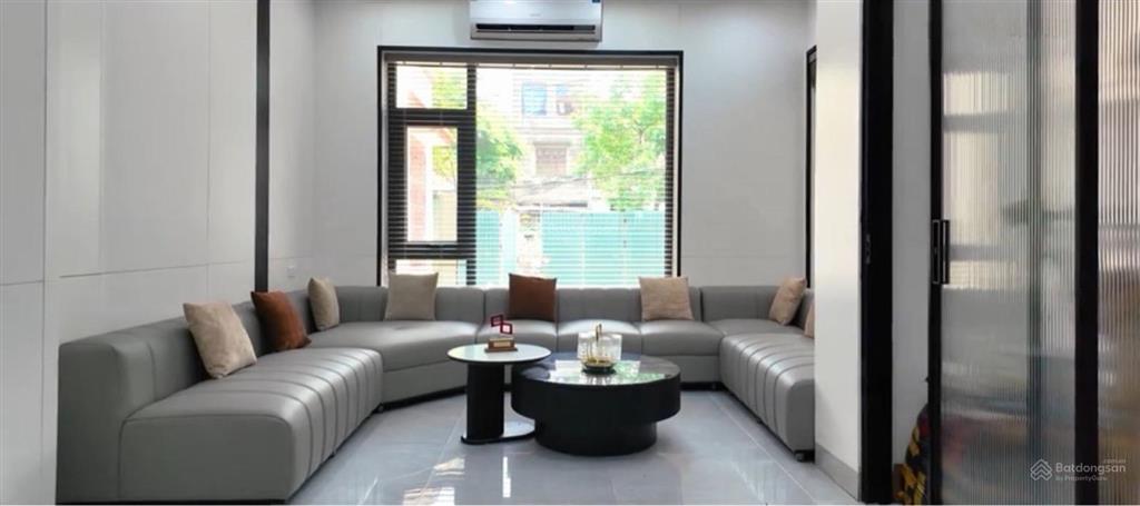 Nhà đẹp mới tinh 7 tầng thang máy  gara oto ngay cạnh aeon cổ linh long biên  12 tỷ