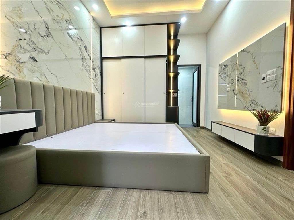 Cách 1 nhà ra mặt phố oto chạy, quá hiếm! nhà mặt ngõ minh khai sầm uất, 4pn ở hoặc cho thuê  8tỷ