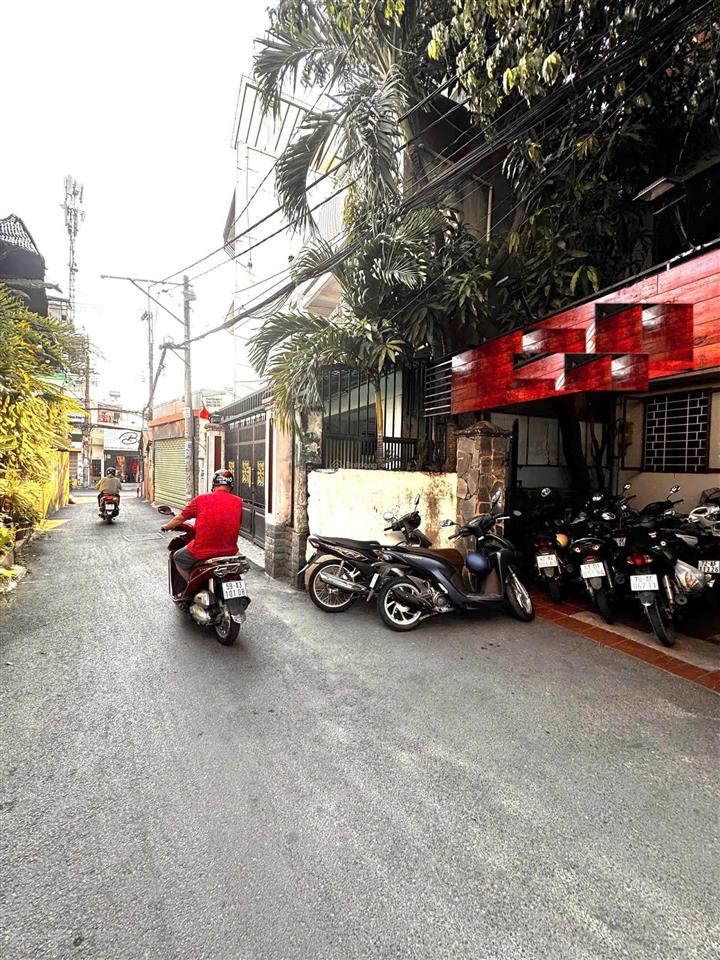 Nhà 2 mặt hẻm xe hơi cách mặt tiền tô ngọc vân 50m linh đông 60m2 2pn giá 5.3 tỷ  gần chợ thủ đức
