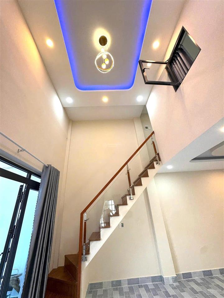 Nhà 2 mặt hẻm xe hơi cách mặt tiền tô ngọc vân 50m linh đông 60m2 2pn giá 5.3 tỷ  gần chợ thủ đức