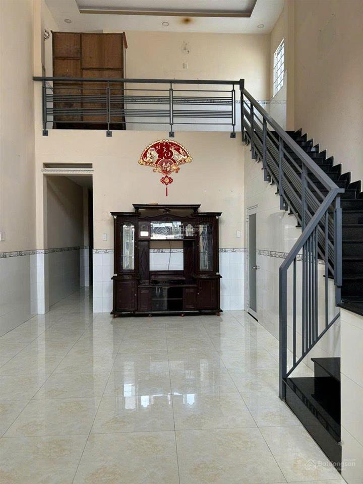 Sát chợ linh xuân nhà nguyên căn 1 trệt 1 lầu rộng rãi  vào ở ngay!