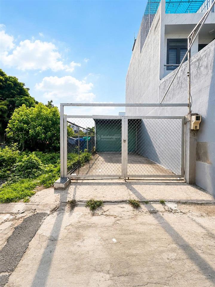 Hạ giá 600tr chỉ còn 6.6 tỷ lô đất 76m2 hxh ngay cạnh ga metro  ngã tư thủ đức