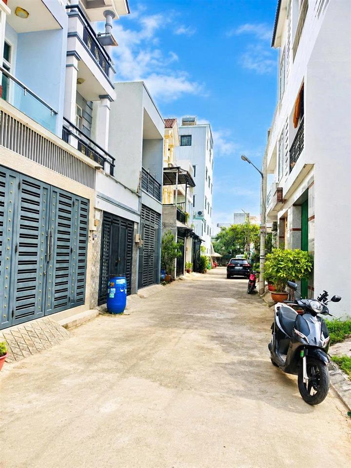 Hạ giá 600tr chỉ còn 6.6 tỷ lô đất 76m2 hxh ngay cạnh ga metro  ngã tư thủ đức