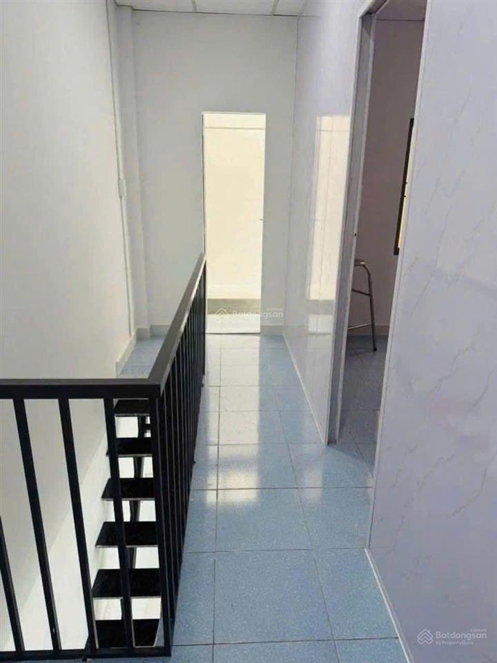 Nhà 1 trệt 1 lầu, mặt tiền hẻm đường số 5