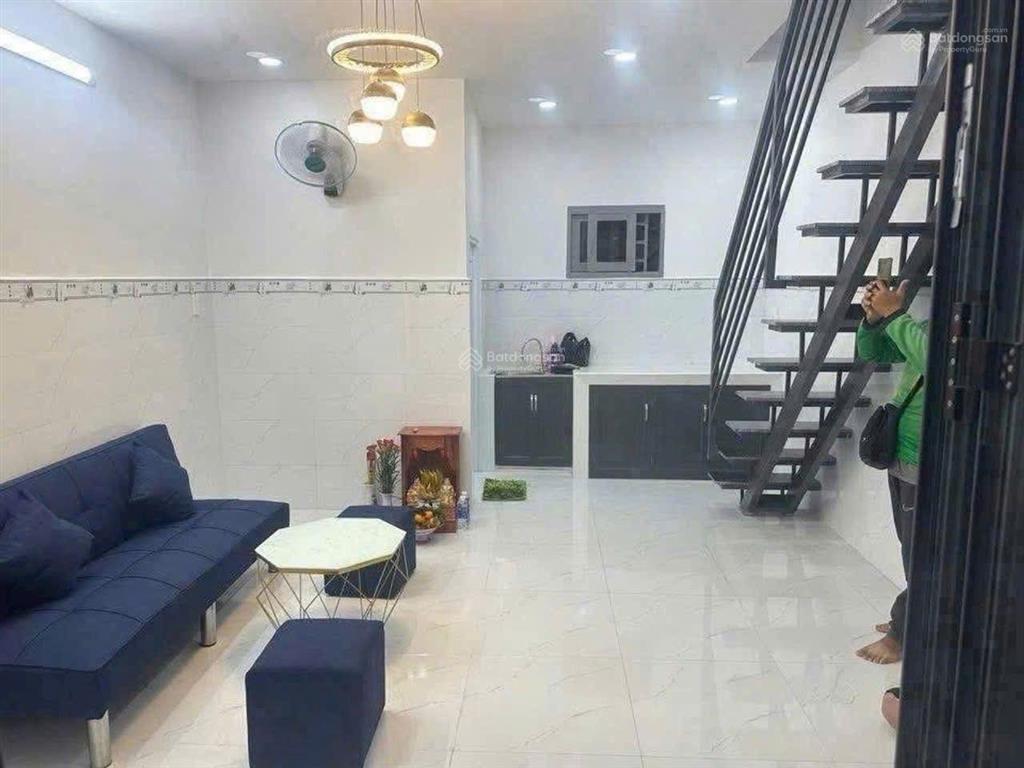 Nhà 1 trệt 1 lầu, mặt tiền hẻm đường số 5