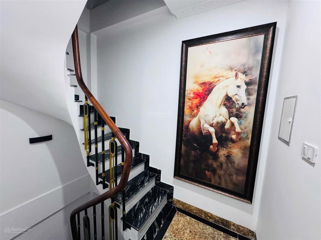 Bán nhà riêng phố hai bà trưng, 45m2 1 nhà ra ô tô