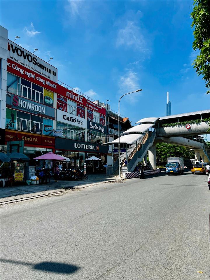 Ngộp bank cần bán mặt tiền song hành + trẫn não an khánh, q2 15x20m kc 4 tầng hđt 300tr/th 135 tỷ