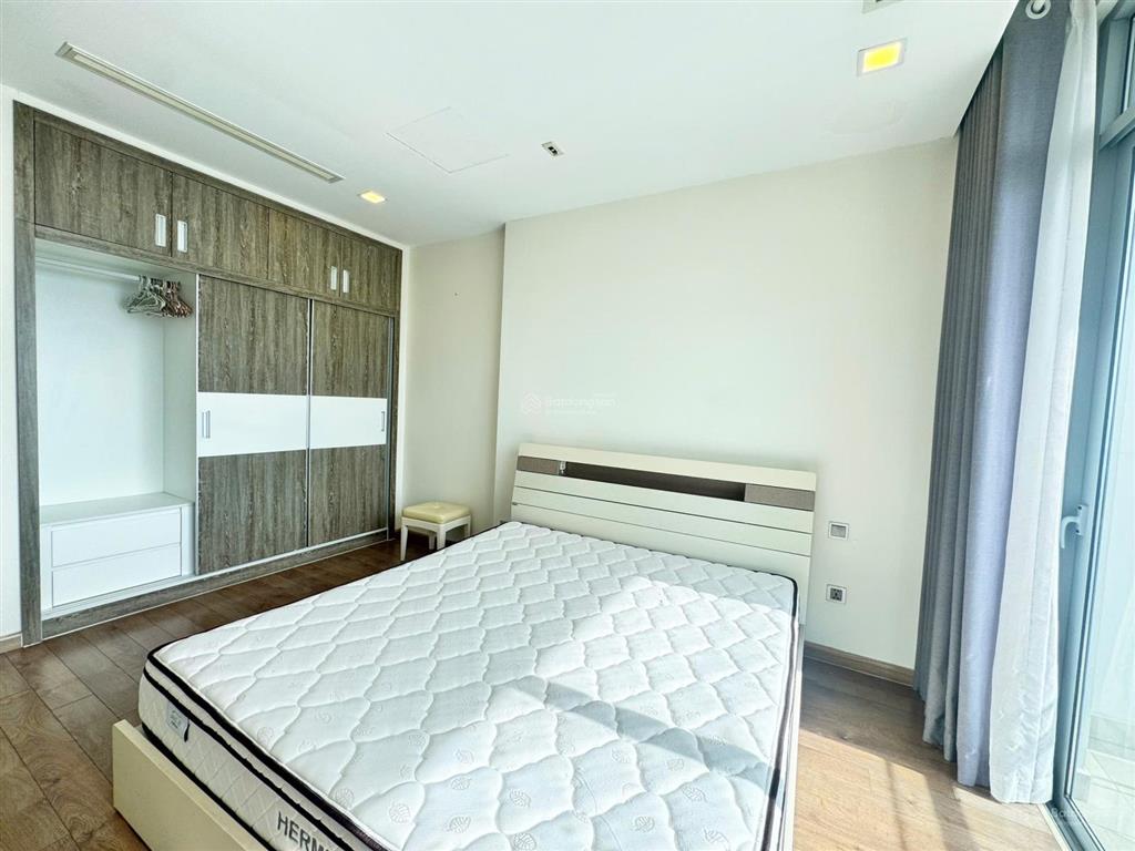 Cho thuê cc 4pn, 3wc, 188m2 full nội thất, lầu đẹp view sông giá chỉ 65tr tại vinhomes central park