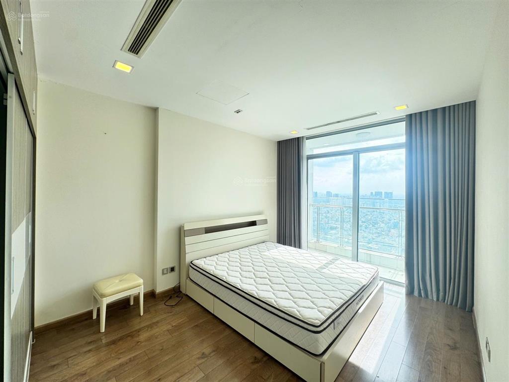 Cho thuê cc 4pn, 3wc, 188m2 full nội thất, lầu đẹp view sông giá chỉ 65tr tại vinhomes central park