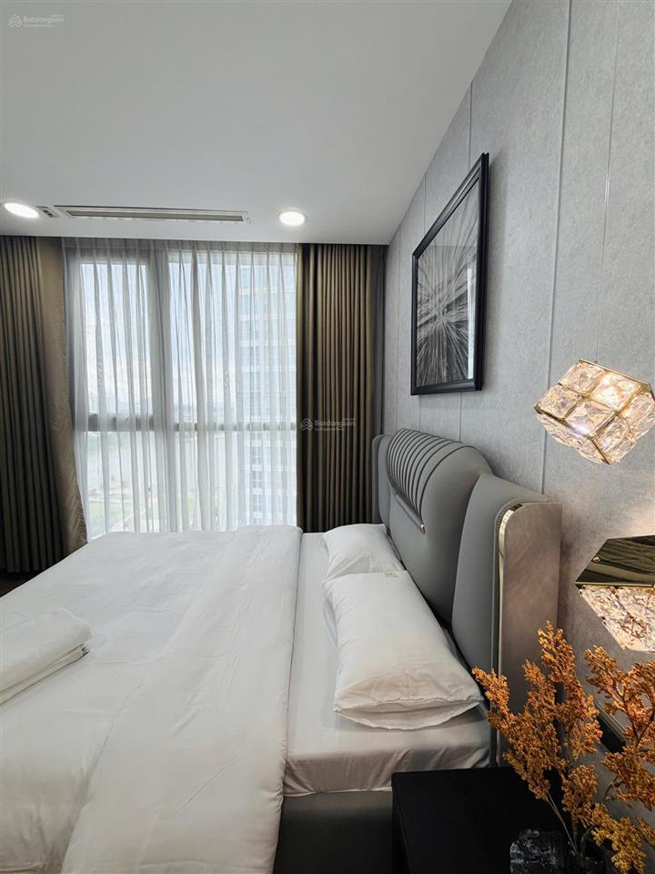 Cho thuê cc vinhomes central park, 85 triệu, 188m2, 4pn + 3wc view đẹp giá tốt nt sang xịn đẹp.