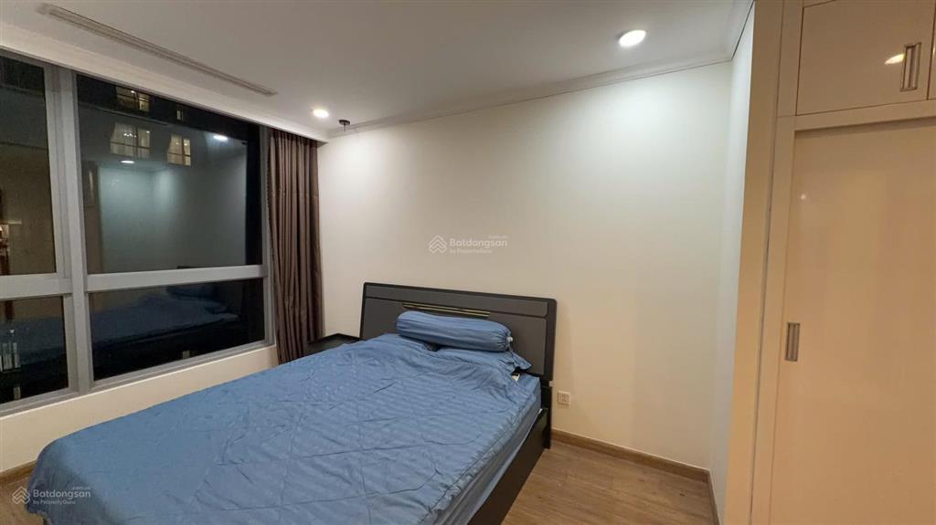 Cho thuê căn hộ 82m2 tại vinhomes central park, giá cực chất 24 triệu vnd full nt mới đẹp. lầu đẹp