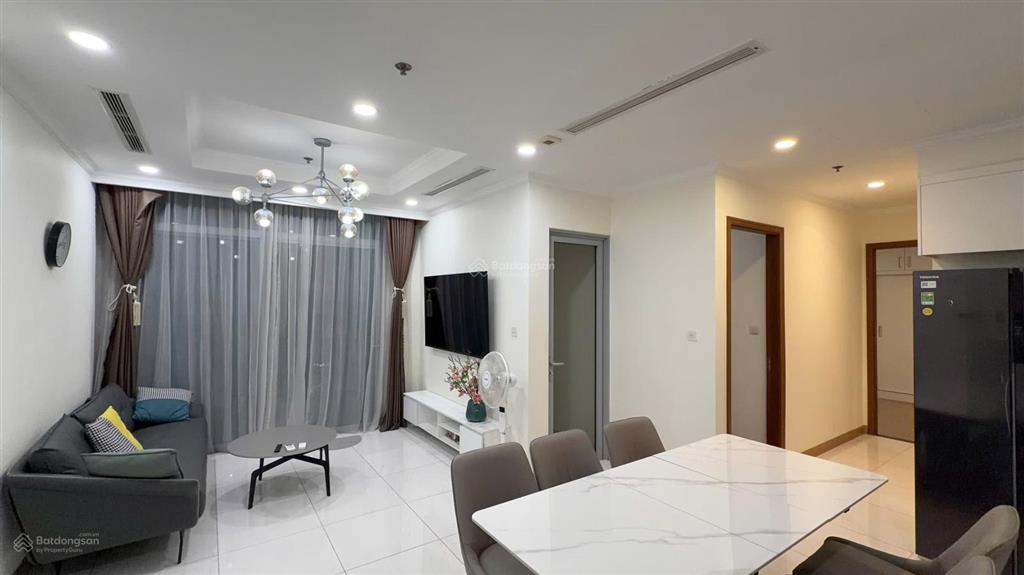 Cho thuê căn hộ 82m2 tại vinhomes central park, giá cực chất 24 triệu vnd full nt mới đẹp. lầu đẹp