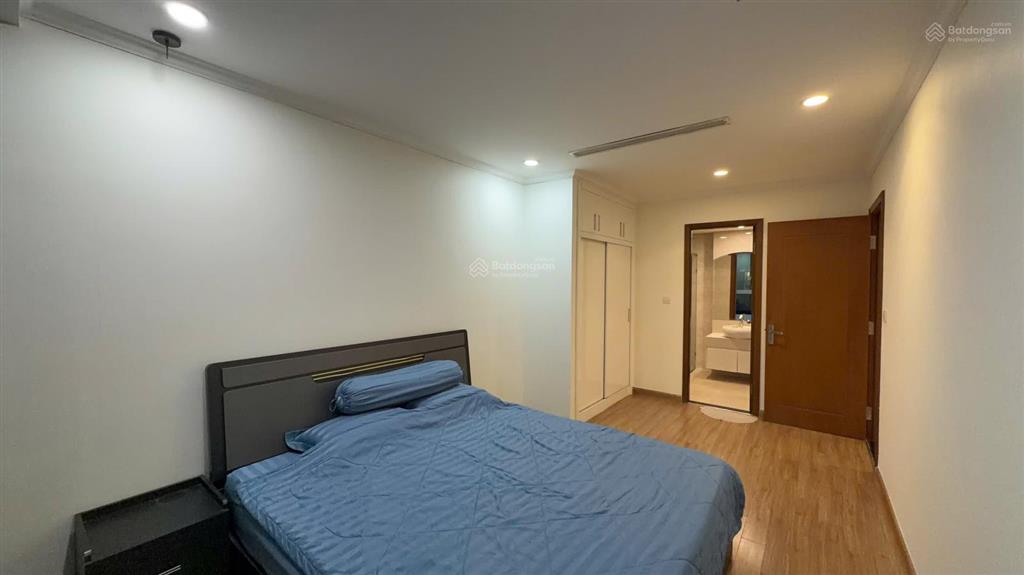 Cho thuê căn hộ 82m2 tại vinhomes central park, giá cực chất 24 triệu vnd full nt mới đẹp. lầu đẹp