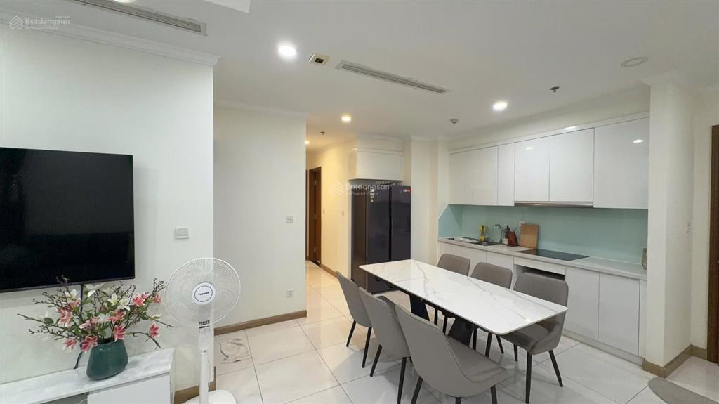 Cho thuê căn hộ 82m2 tại vinhomes central park, giá cực chất 24 triệu vnd full nt mới đẹp. lầu đẹp