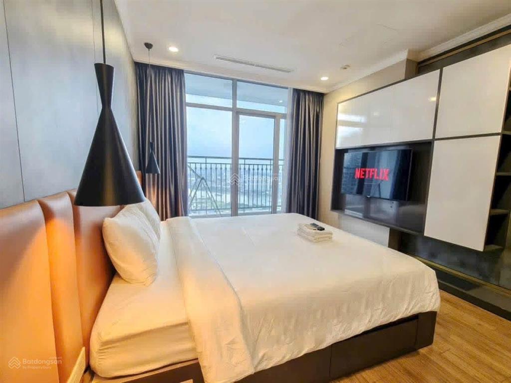 Bán cc tại vinhomes central park, 8,35 tỷ, 80m2, 2pn, 2wc, full nt nhà đẹp giá tốt sổ hồng sẵn