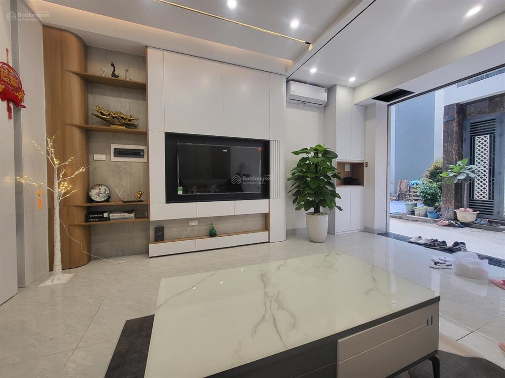 Trâu quỳ gia lâm  36m2 x 6 tầng  nhà mới  thang máy  ngõ nông  ô tô đỗ cửa