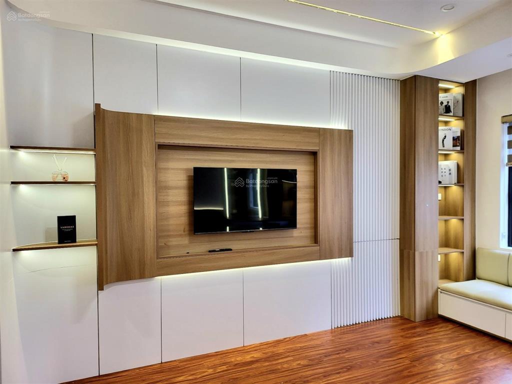 Trâu quỳ gia lâm  36m2 x 6 tầng  nhà mới  thang máy  ngõ nông  ô tô đỗ cửa