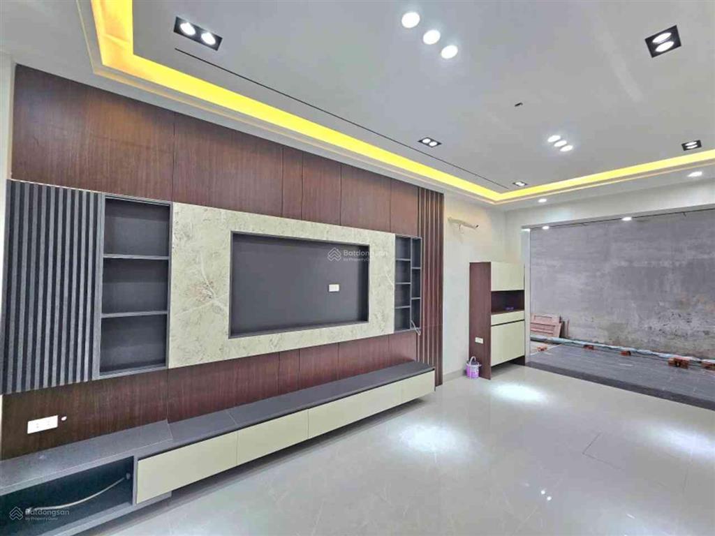 Bán nhà riêng tại ngô xuân quảng, 8,85 tỷ, 34 m2, 3pn, 5 tầng, ngõ ô tô, thang máy