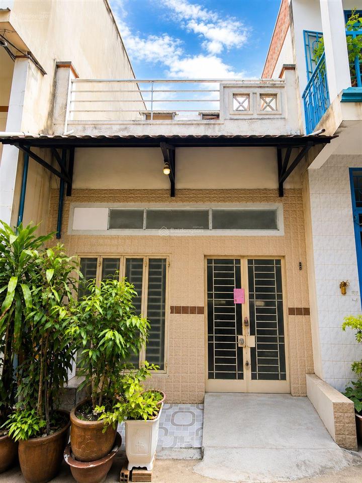 40m²  5 tỷ  nhà 2 tầng tô hiệu tân phú, xe hơi đỗ cửa ngay chung cư richstar