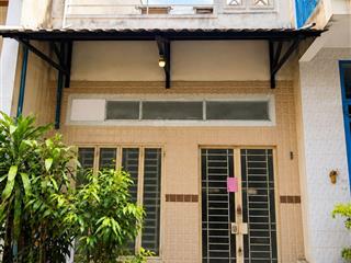 40m²  5 tỷ  nhà 2 tầng tô hiệu tân phú, xe hơi đỗ cửa ngay chung cư richstar