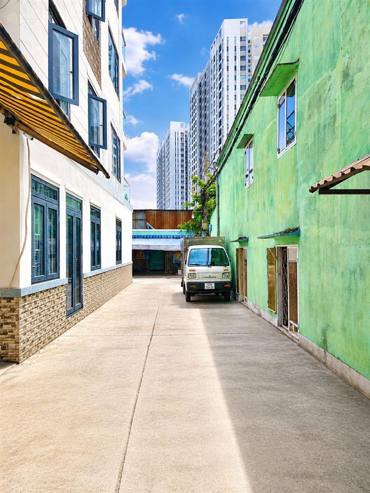 40m²  5 tỷ  nhà 2 tầng tô hiệu tân phú, xe hơi đỗ cửa ngay chung cư richstar