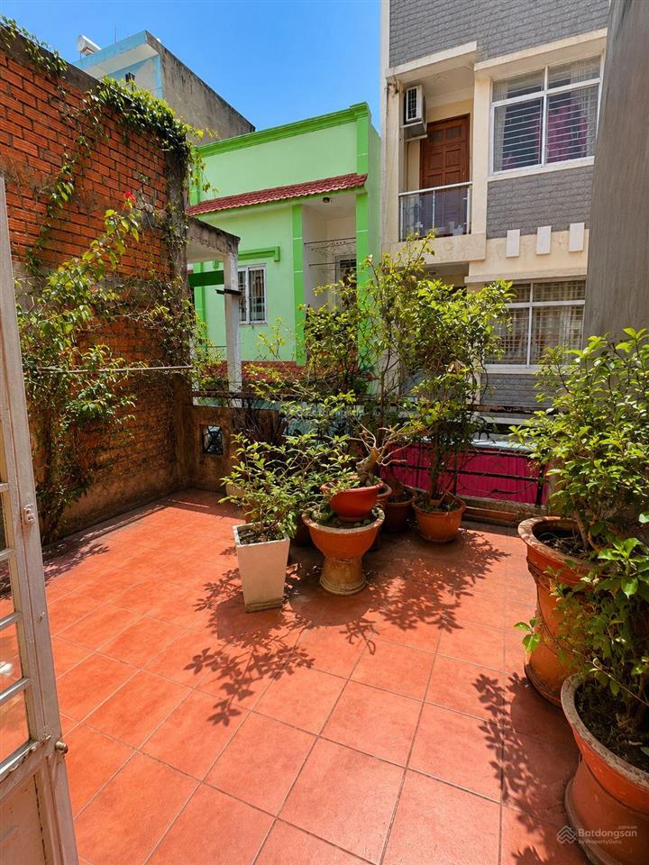 40m²  5 tỷ  nhà 2 tầng tô hiệu tân phú, xe hơi đỗ cửa ngay chung cư richstar