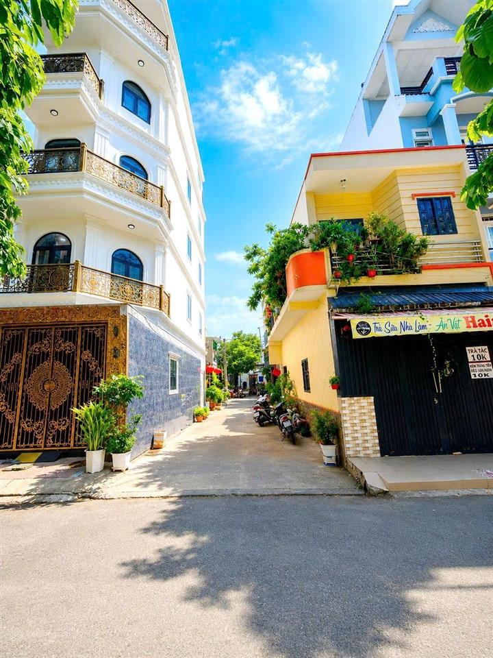 2,9 tỷ  siêu phẩm 3 tầng đúc, sát tân phú, ô tô đỗ cửa  1 căn ra mt, không lg