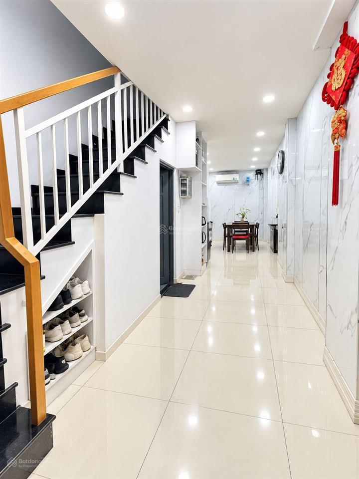32m2  5,2 tỷ  nhà 4 tầng thẳng 1 trục trần văn quang, xe hơi đỗ cửa