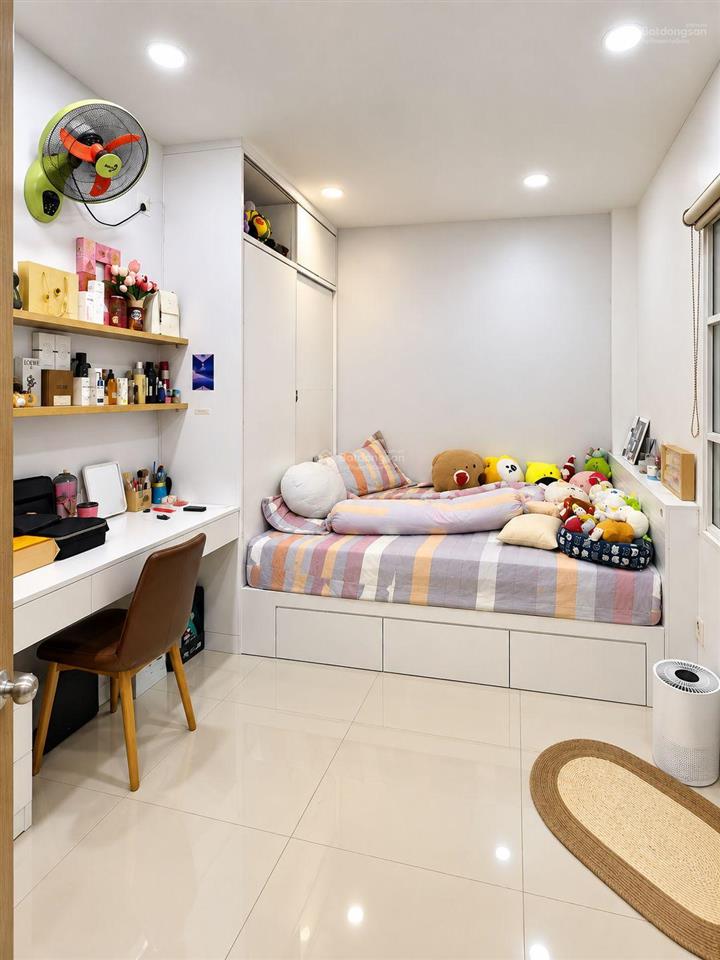 32m2  5,2 tỷ  nhà 4 tầng thẳng 1 trục trần văn quang, xe hơi đỗ cửa