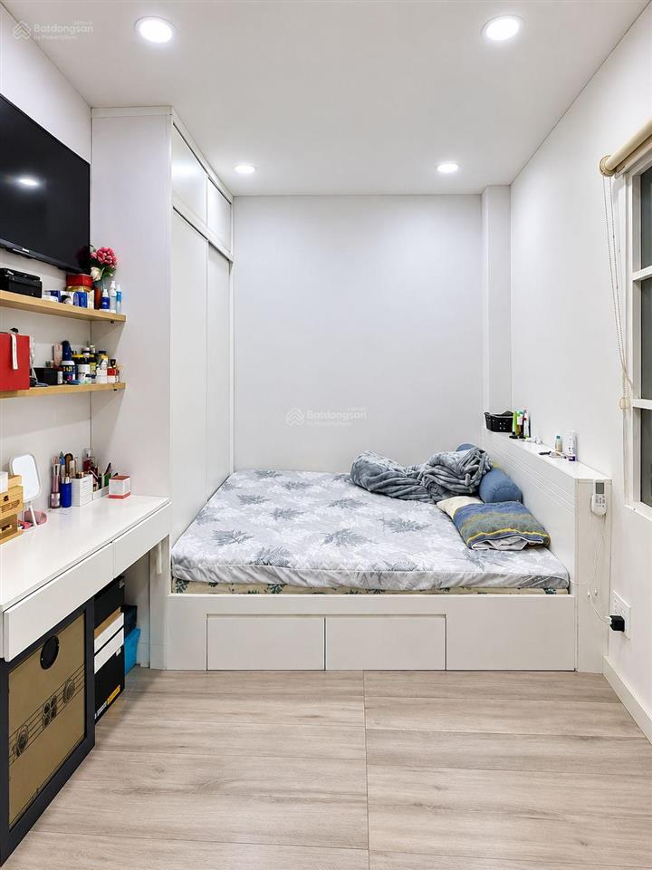 32m2  5,2 tỷ  nhà 4 tầng thẳng 1 trục trần văn quang, xe hơi đỗ cửa
