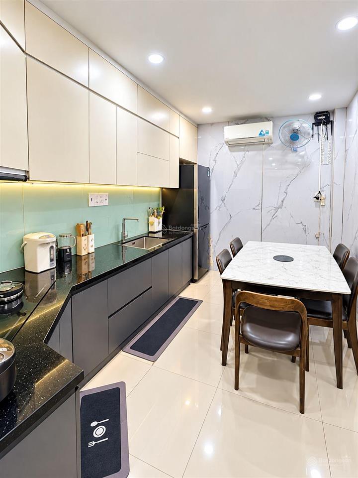 32m2  5,2 tỷ  nhà 4 tầng thẳng 1 trục trần văn quang, xe hơi đỗ cửa