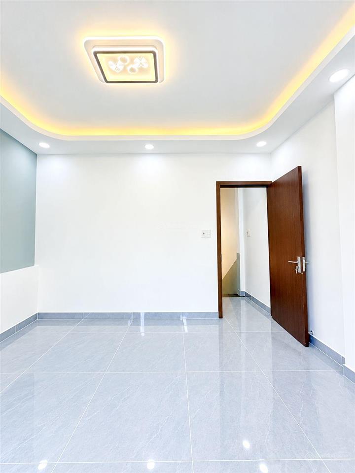 30m2  căn góc 2 tầng trịnh đình trọng, không qh, không lg