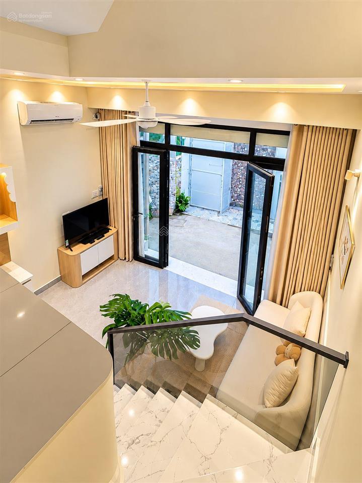 20m2 3,95tỷ nhà đẹp 4 tầng thạch lam btct, cách 1 căn ra măt tiền