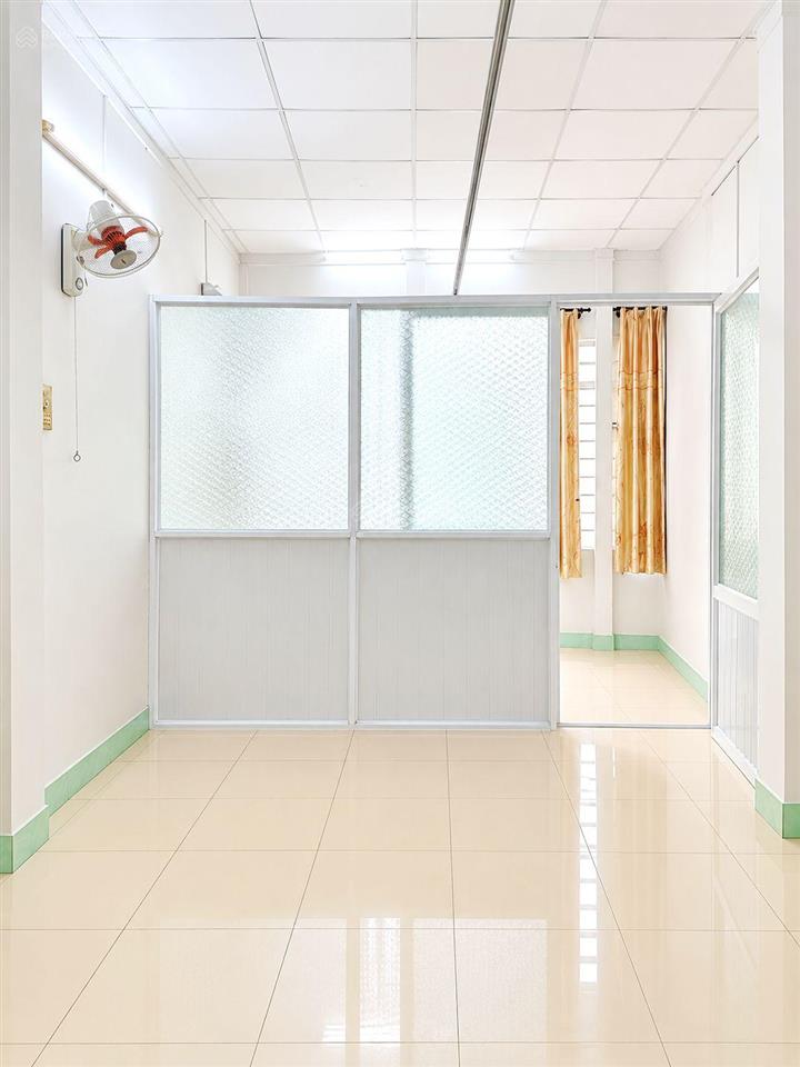 30m2  nhỉnh 3 tỷ  nhà thạch lam giá rẻ nở hậu 7m, sát mặt tiền, xe hơi đỗ cửa