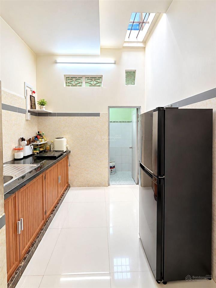 30m2  nhỉnh 3 tỷ  nhà thạch lam giá rẻ nở hậu 7m, sát mặt tiền, xe hơi đỗ cửa