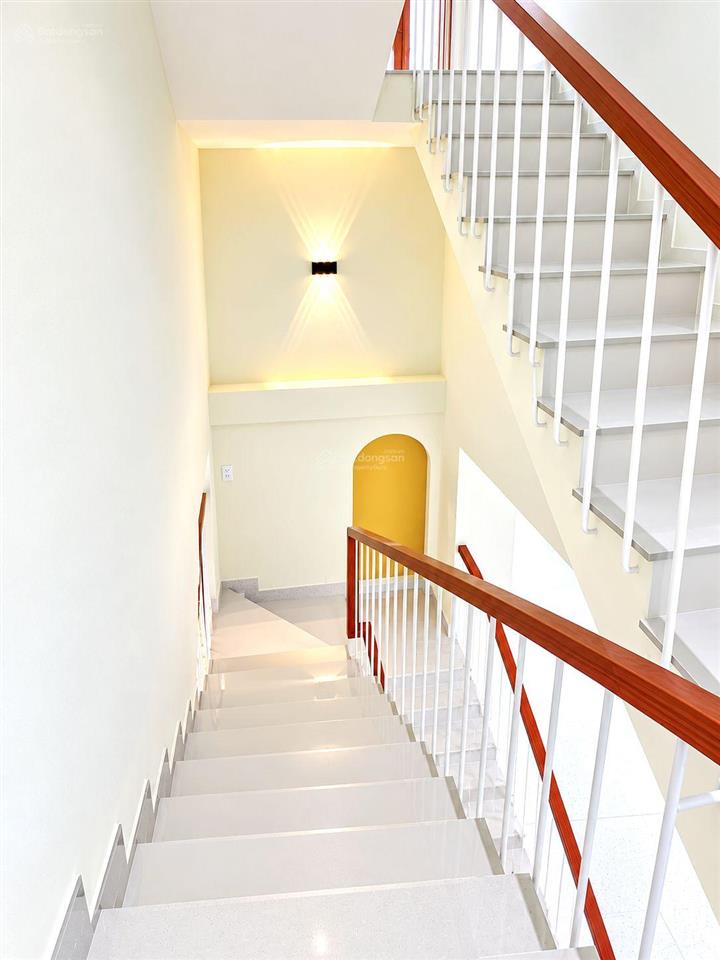 40m2  6,9 tỷ  nhà đẹp 3 tầng đúc tân hương, hẻm 6m xe tải thông 2 đầu
